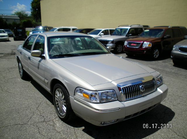 Mercury Grand Marquis 2010 photo 2