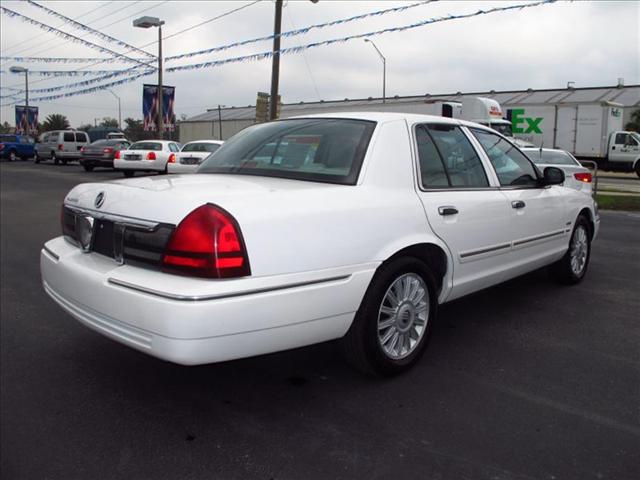 Mercury Grand Marquis 2010 photo 2