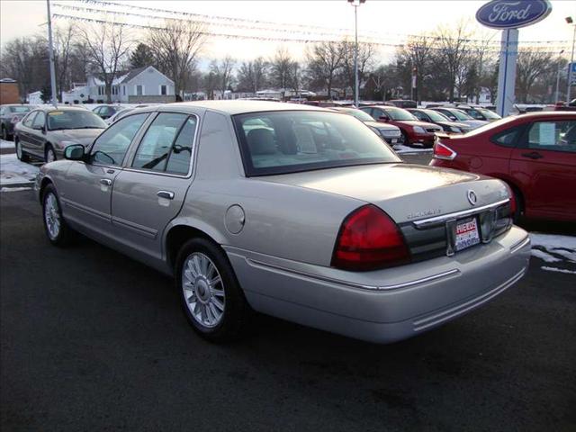 Mercury Grand Marquis 2010 photo 2