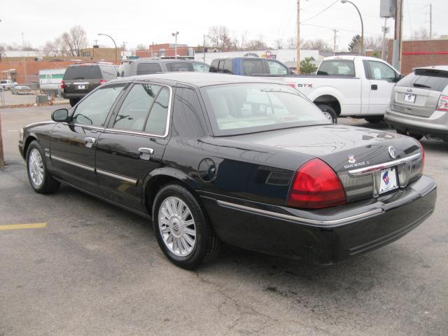 Mercury Grand Marquis 2010 photo 2