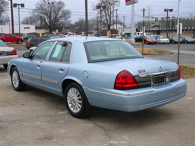 Mercury Grand Marquis 2010 photo 2