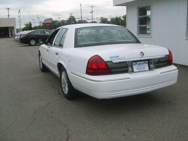 Mercury Grand Marquis 2010 photo 2