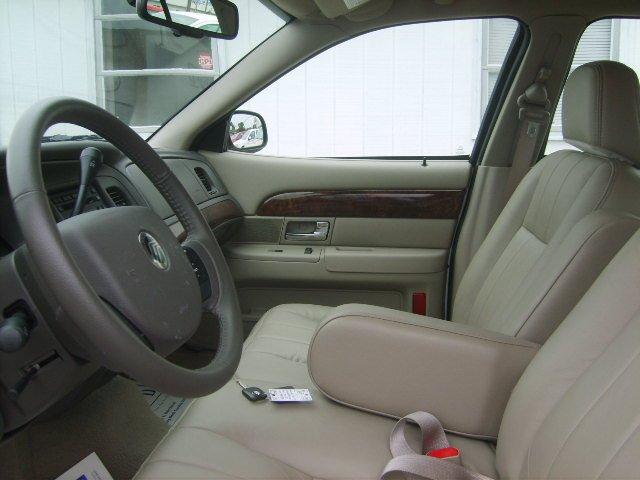 Mercury Grand Marquis 2010 photo 3