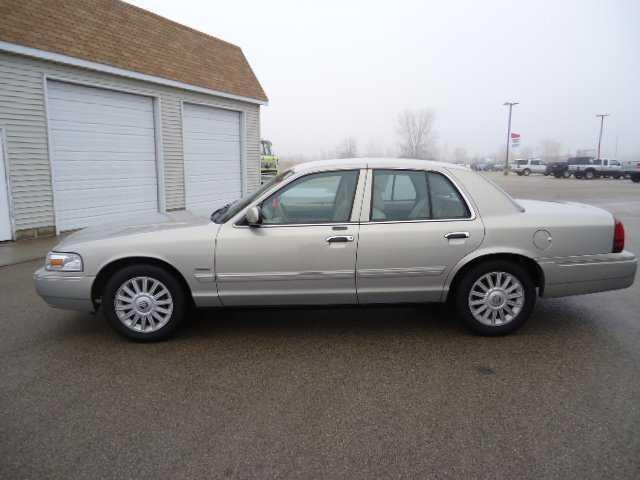 Mercury Grand Marquis 2010 photo 2