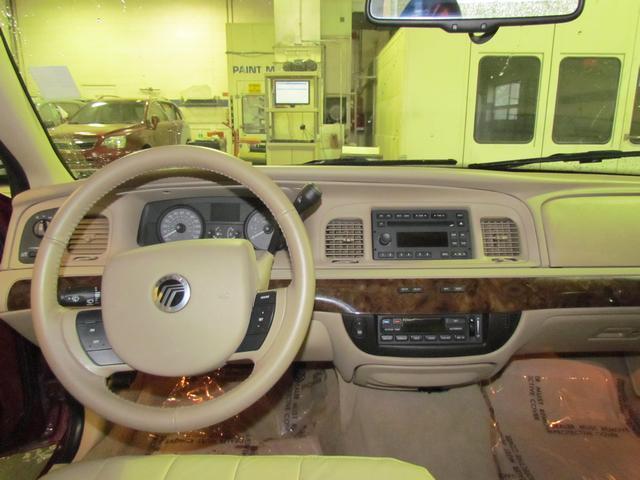 Mercury Grand Marquis 2010 photo 2