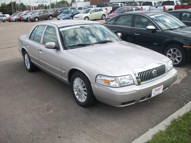 Mercury Grand Marquis 2010 photo 2