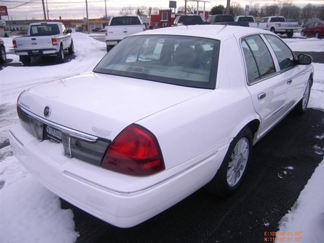 Mercury Grand Marquis 2010 photo 3