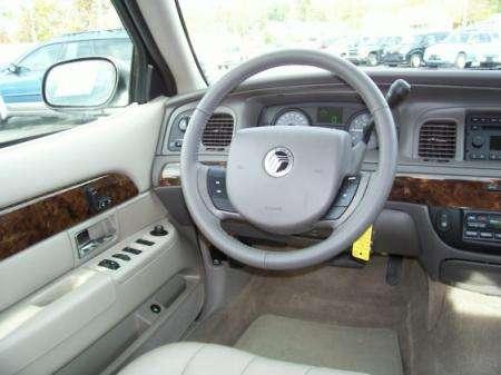 Mercury Grand Marquis 2010 photo 3