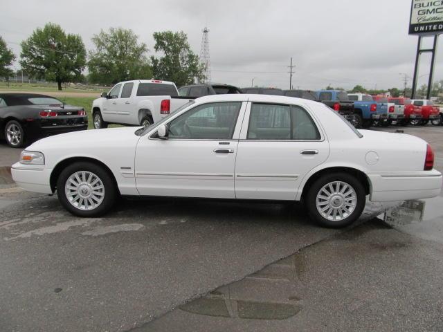 Mercury Grand Marquis 2011 photo 1