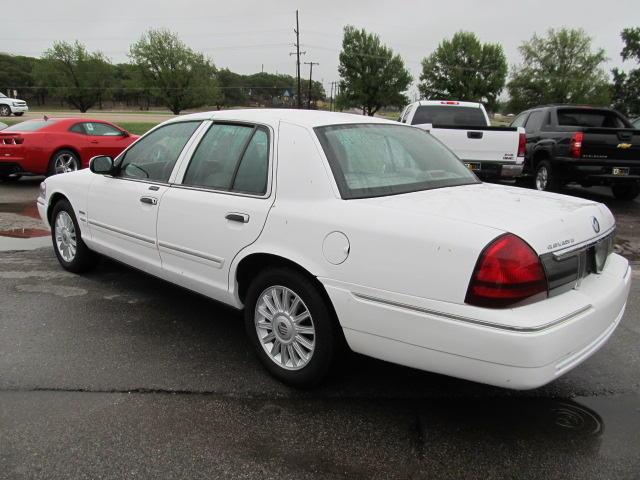 Mercury Grand Marquis 2011 photo 2