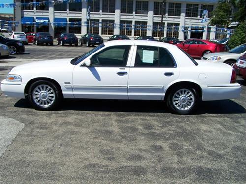 Mercury Grand Marquis 2011 photo 2