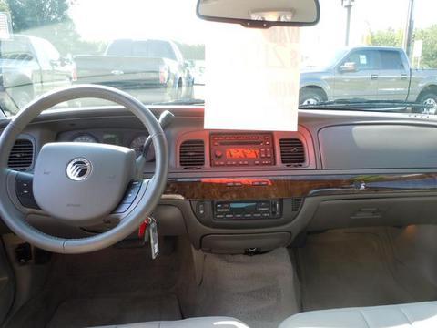 Mercury Grand Marquis 2011 photo 2