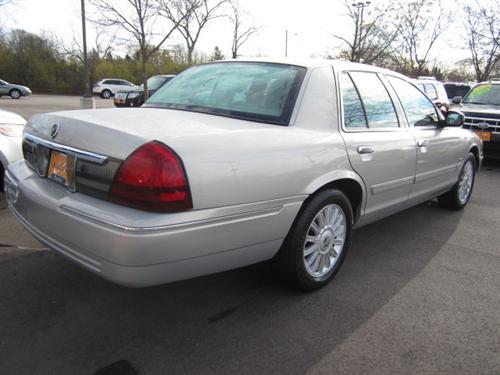 Mercury Grand Marquis 2011 photo 2