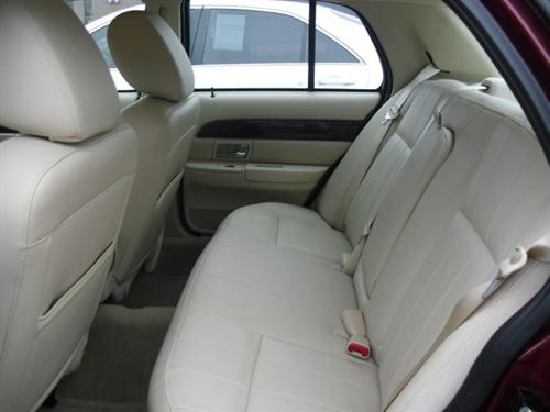 Mercury Grand Marquis 2011 photo 2