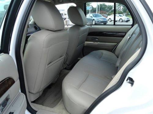 Mercury Grand Marquis 2011 photo 2