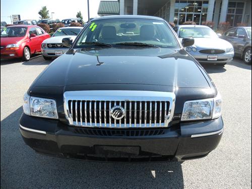 Mercury Grand Marquis 2011 photo 2