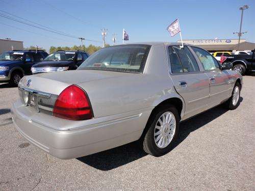 Mercury Grand Marquis 2011 photo 2