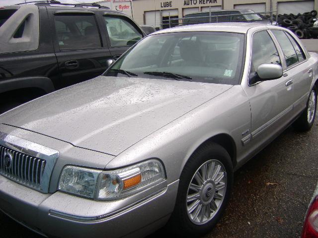 Mercury Grand Marquis 2011 photo 4