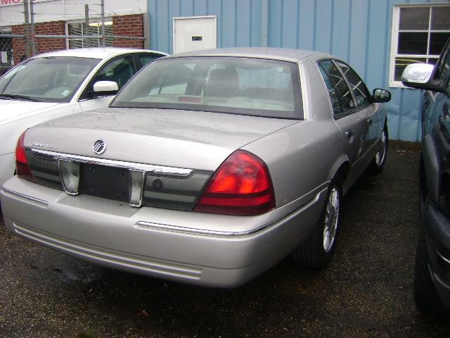 Mercury Grand Marquis 2011 photo 2