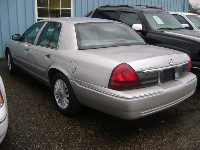 Mercury Grand Marquis 2011 photo 3