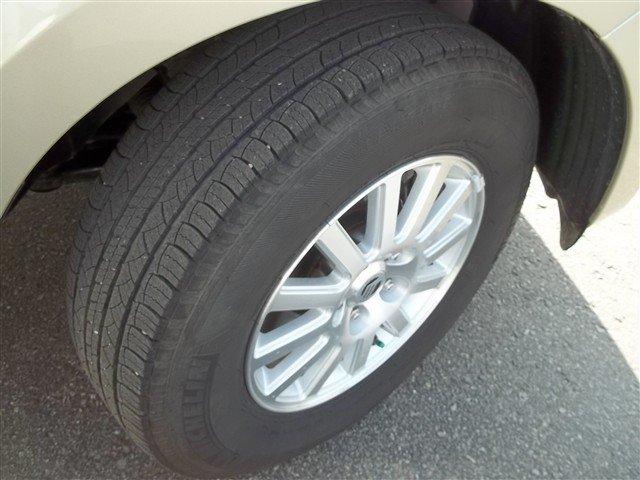 Mercury Mariner 2010 photo 2