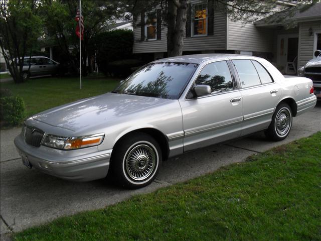 Mercury Marquis XLS Sedan