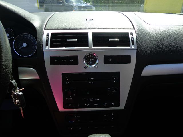 Mercury Milan 4WD Crew Cab LS Sedan