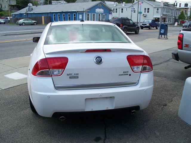 Mercury Milan 2011 photo 1