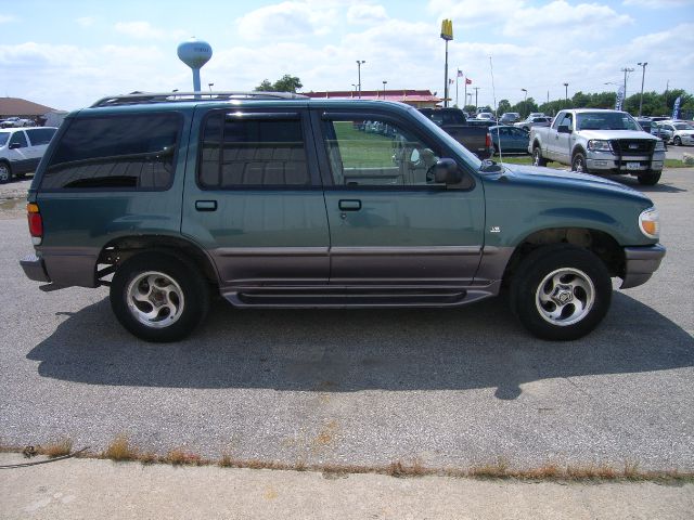 Mercury Mountaineer EX - DUAL Power Doors SUV