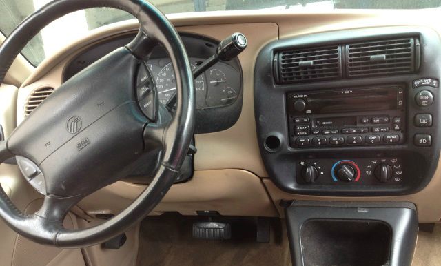 Mercury Mountaineer EX - DUAL Power Doors SUV