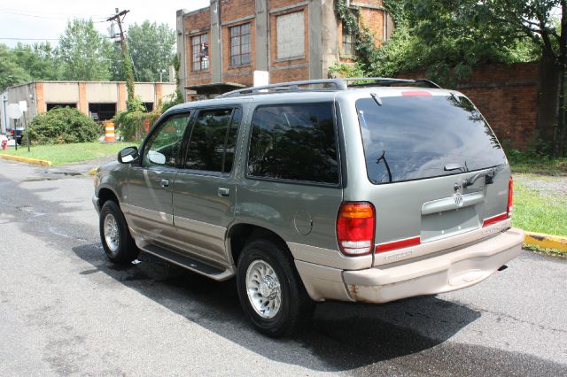 Mercury Mountaineer EX - DUAL Power Doors SUV