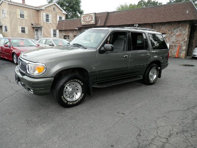 Mercury Mountaineer EX - DUAL Power Doors SUV