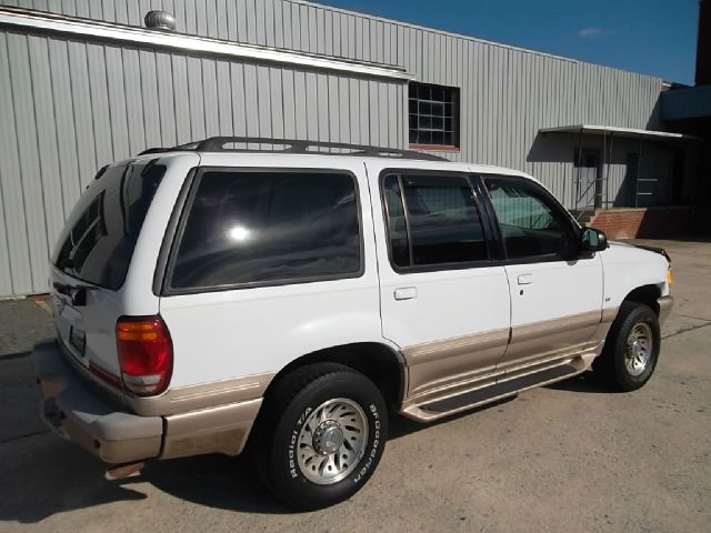 Mercury Mountaineer 2000 photo 2