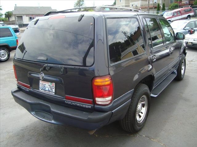Mercury Mountaineer EX - DUAL Power Doors SUV