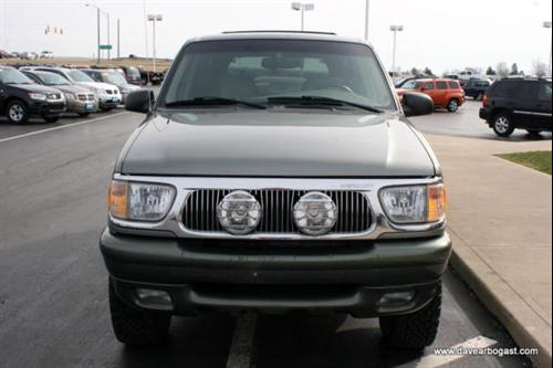 Mercury Mountaineer 2000 photo 2
