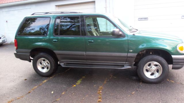 Mercury Mountaineer EX - DUAL Power Doors SUV