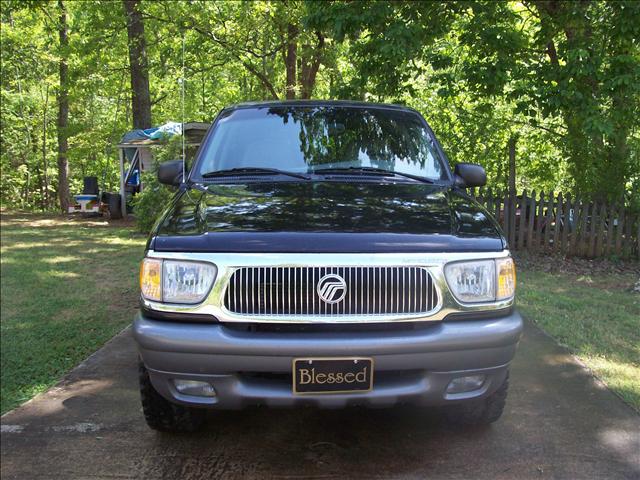 Mercury Mountaineer 2000 photo 2