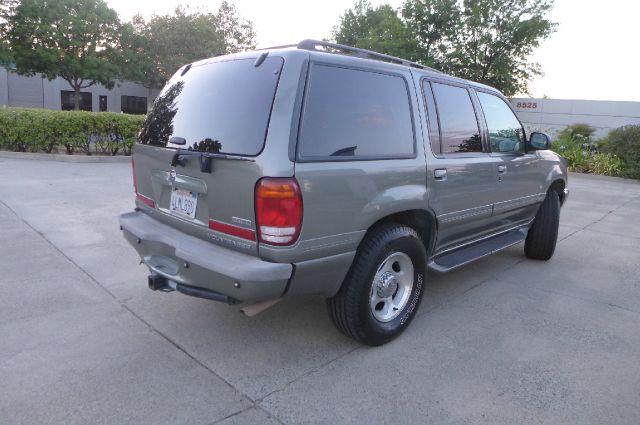 Mercury Mountaineer EX - DUAL Power Doors SUV