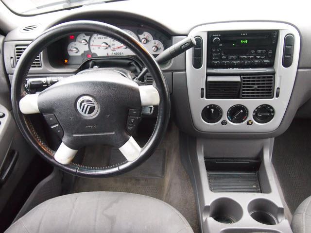 Mercury Mountaineer 2002 photo 1