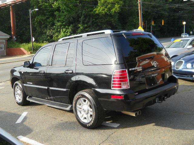 Mercury Mountaineer EX - DUAL Power Doors SUV