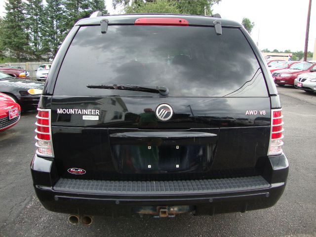 Mercury Mountaineer 2500 HD 4X4 SUV