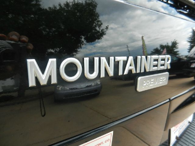 Mercury Mountaineer 2500 HD 4X4 SUV