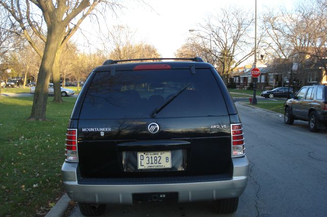 Mercury Mountaineer 2003 photo 2
