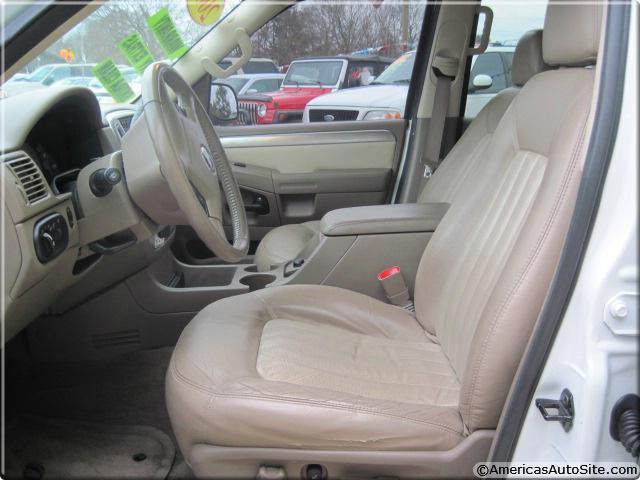 Mercury Mountaineer 2004 photo 3