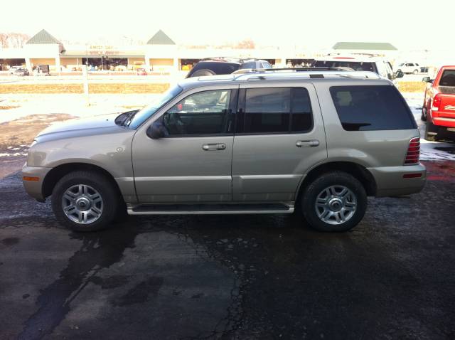 Mercury Mountaineer 2004 photo 1