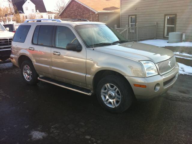 Mercury Mountaineer 2004 photo 2
