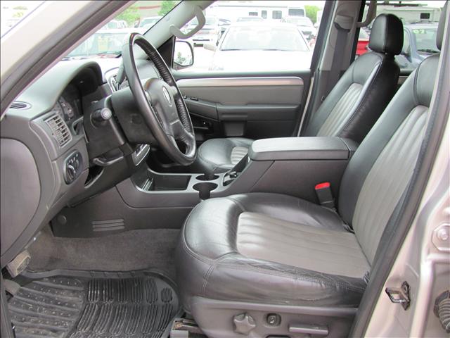 Mercury Mountaineer 2004 photo 2