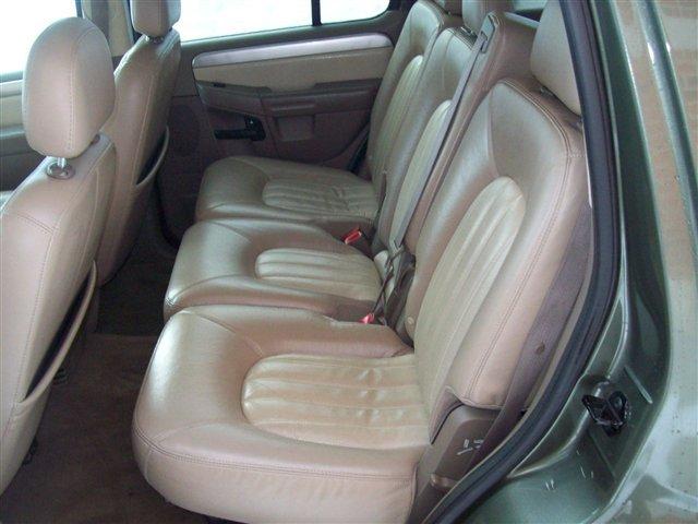 Mercury Mountaineer 2004 photo 1
