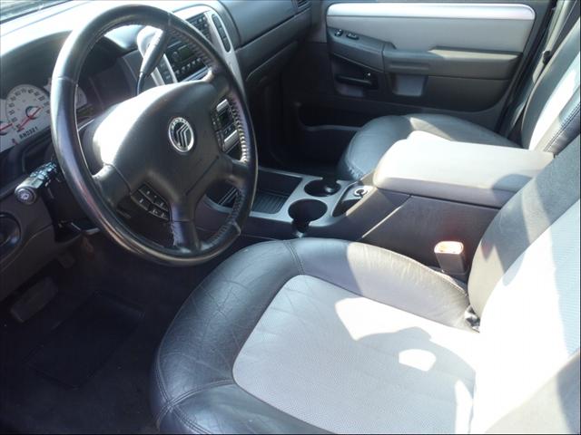 Mercury Mountaineer 2004 photo 1
