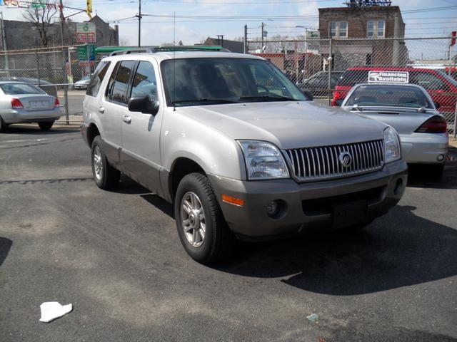 Mercury Mountaineer 2004 photo 2